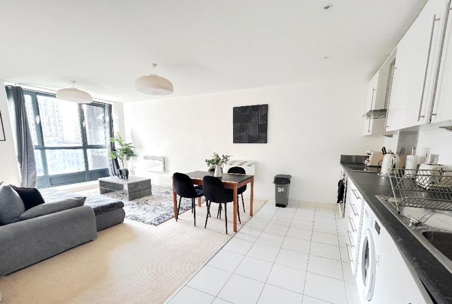 O2 & Excel Zone 2 Sleeps 6 Appartement Londen